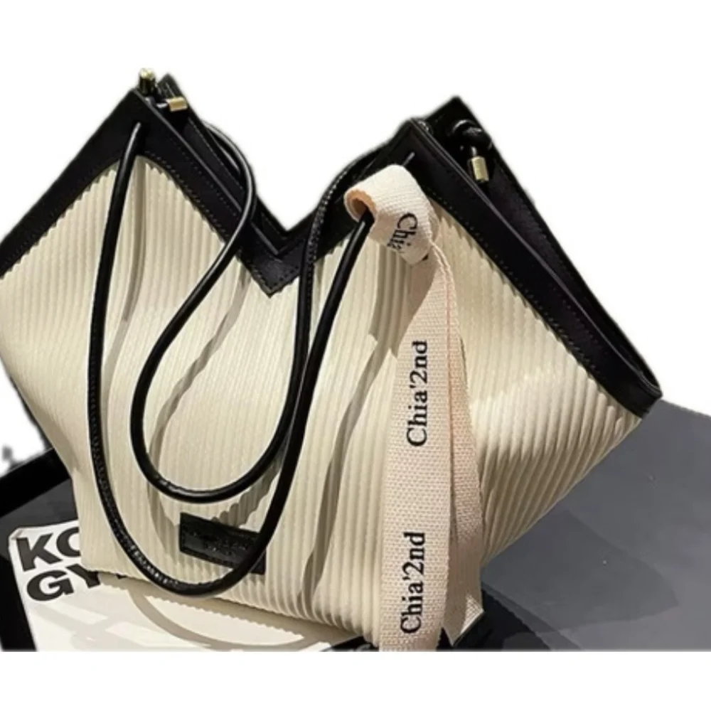 Fashion Y Bags Black and Cream Women's Bag - Picture 1 of 5